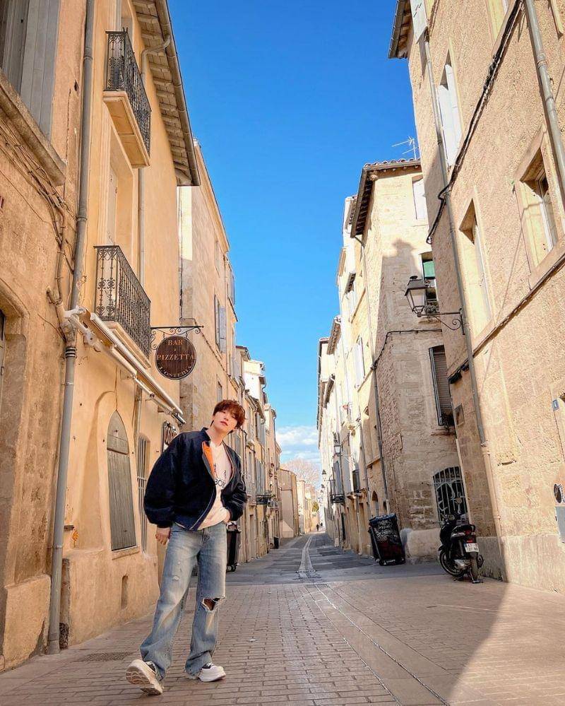 Instagram.com/feat.dino